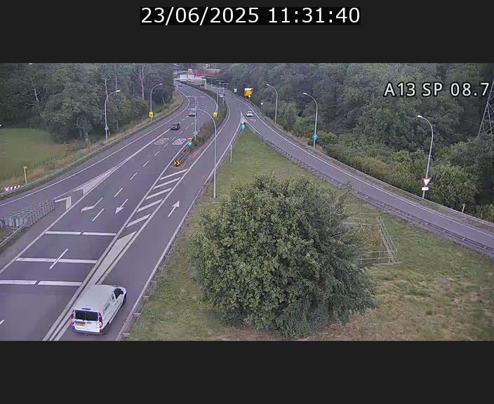 Traffic live webcam Luxembourg Jonction Lankelz - A13 direction Pétange - BK 8.7 