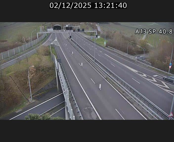 Webcam avec vue sur l'entrée côté allemand du tunnel Markusbierg à Schengen. Vue orientée vers le tunnel et Bettembourg