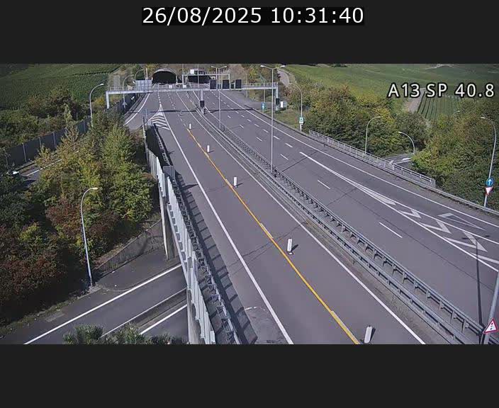 Webcam avec vue sur l'entrée côté allemand du tunnel Markusbierg à Schengen. Vue orientée vers le tunnel et Bettembourg