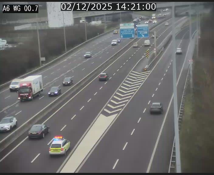 Traffic live webcam Luxembourg Croix de Cessange - A6 - BK 0.7 - direction A3 France