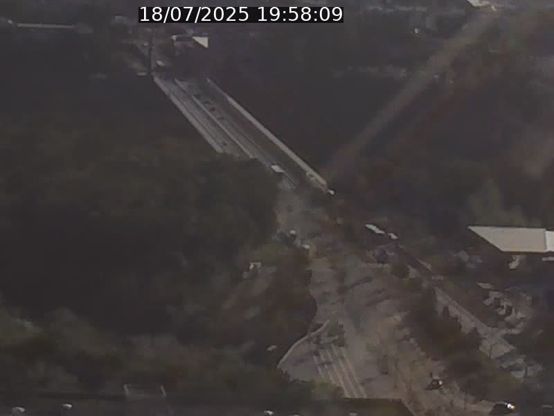 Webcam sur l'avenue John Fitzgerald Kennedy (N51) avec vue sur le Pont rouge (Pont Grande Duchesse Charlotte), l'arrêt Pfaffenthal et l'entrée du quartier Kirchberg