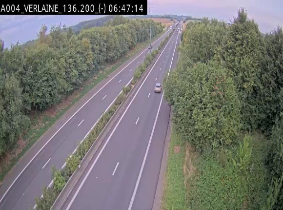 Webcam sur l'E411 à hauteur du pont surplombant la N40, à proximité de la sortie 26 Verlaine - Libramont-Chevigny. Vue orientée vers Namur