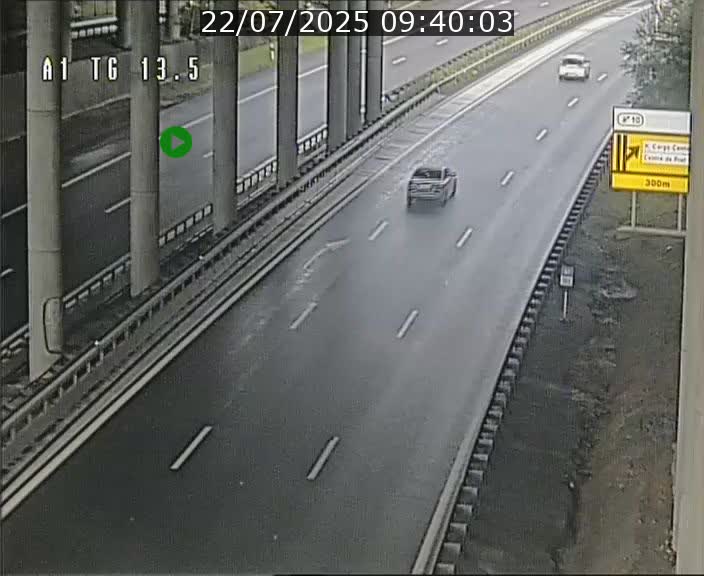 Traffic live webcam Luxembourg Senningen - A1 direction Luxembourg - BK 13.5