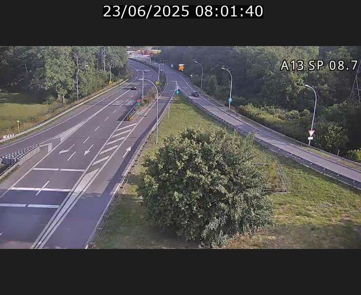 Traffic live webcam Luxembourg Jonction Lankelz - A13 direction Pétange - BK 8.7 