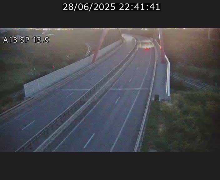 Traffic live webcam Luxembourg Kayl - A13 direction Esch-sur-Alzette/Luxembourg-ville - BK 13.9