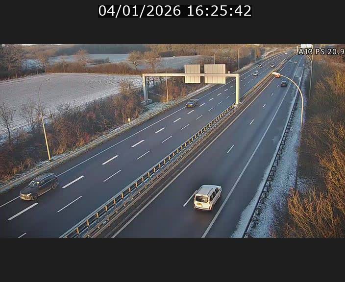 Traffic live webcam Luxembourg Croix de Bettembourg, rond-point d'Hellange - A13 direction Allemagne - BK 20.9
