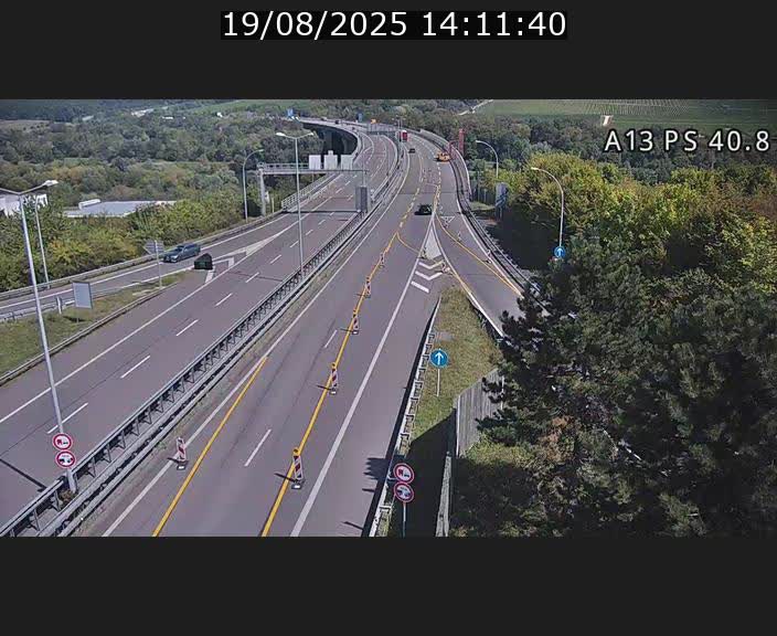 Webcam autoroute A13 à la sortie est du tunnel Markusbierg à Schengen. Vue sur le pont de la Moselle, vers l'Allemagne