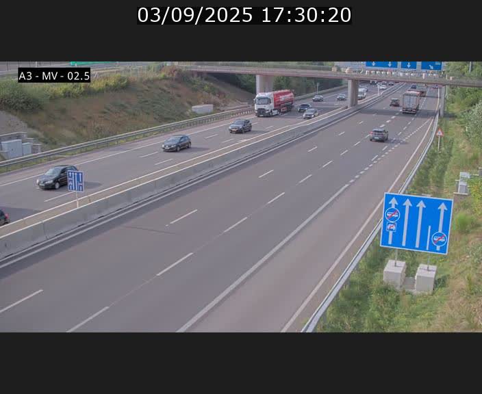 Webcam autoroute A3 au Luxembourg à proximité de la Croix de Gasperich. Vue orientée vers Luxembourg