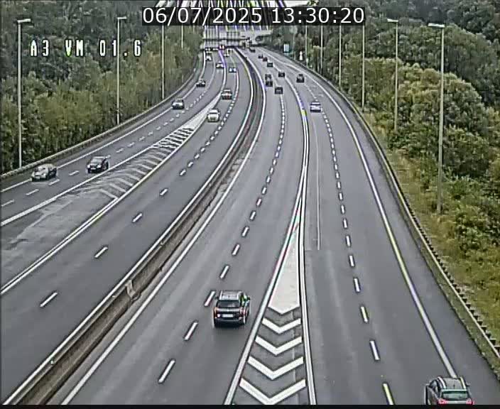 Traffic live webcam Luxembourg - Croix de Gasperich - A3 - BK 1.6 - direction France/Aire de Berchem