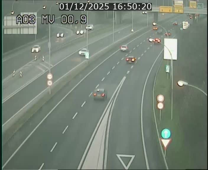 Traffic live webcam Luxembourg Croix de Gasperich - A3 - BK 0.4 - direction Luxembourg