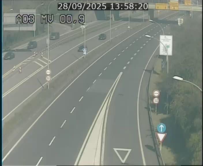 Traffic live webcam Luxembourg Croix de Gasperich - A3 - BK 0.4 - direction Luxembourg