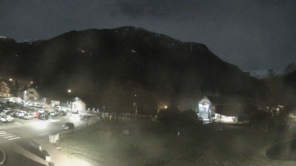 Webcam au niveau de la mairie du village du Bourg d'Oisans, aux pieds de l'Alpe d'Huez et aux portes du parc des Écrins