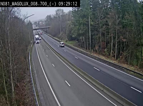 Webcam sur la N81 (E411) à hauteur de la jonction avec la N883. Vue orientée vers Arlon