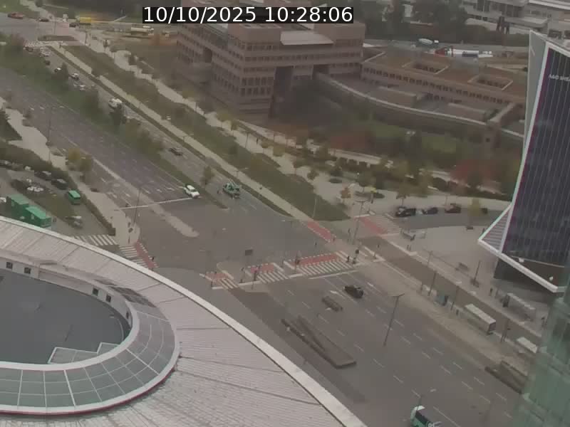 Webcam sur l'avenue John Fitzgerald Kennedy (N51) avec vue sur le Pont rouge (Pont Grande Duchesse Charlotte), l'arrêt Pfaffenthal et l'entrée du quartier Kirchberg