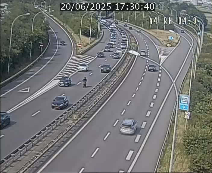 Traffic live webcam Luxembourg Leudelange - A4 - BK 4.9 - direction Luxembourg