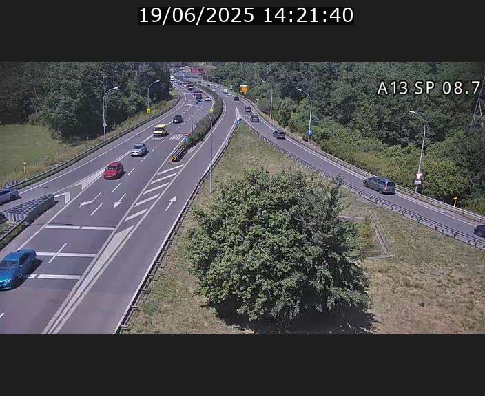 Traffic live webcam Luxembourg Jonction Lankelz - A13 direction Pétange - BK 8.7 