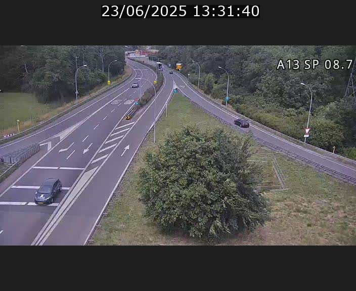 Traffic live webcam Luxembourg Jonction Lankelz - A13 direction Pétange - BK 8.7 