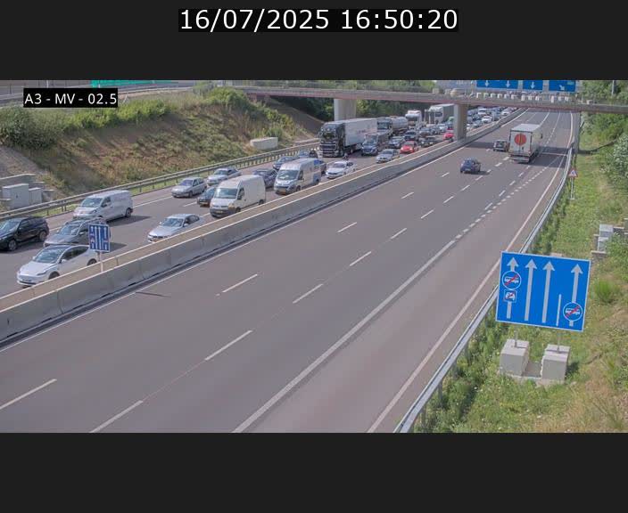 Webcam autoroute A3 au Luxembourg à proximité de la Croix de Gasperich. Vue orientée vers Luxembourg