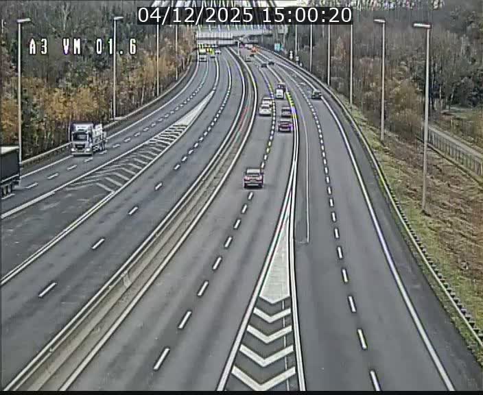 Traffic live webcam Luxembourg - Croix de Gasperich - A3 - BK 1.6 - direction France/Aire de Berchem