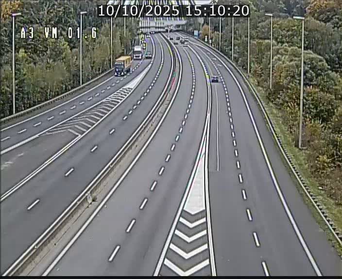 Traffic live webcam Luxembourg - Croix de Gasperich - A3 - BK 1.6 - direction France/Aire de Berchem