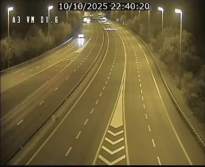 Traffic live webcam Luxembourg - Croix de Gasperich - A3 - BK 1.6 - direction France/Aire de Berchem