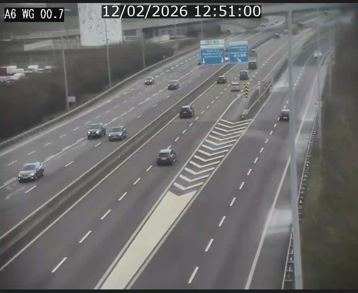 Traffic live webcam Luxembourg Croix de Cessange - A6 - BK 0.7 - direction A3 France