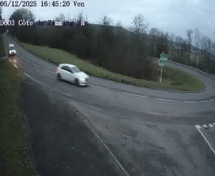 Webcam sur la D603 située dans la Côté de Zimming-bas, dans le virage en demi-tour, à la jonction avec la D74