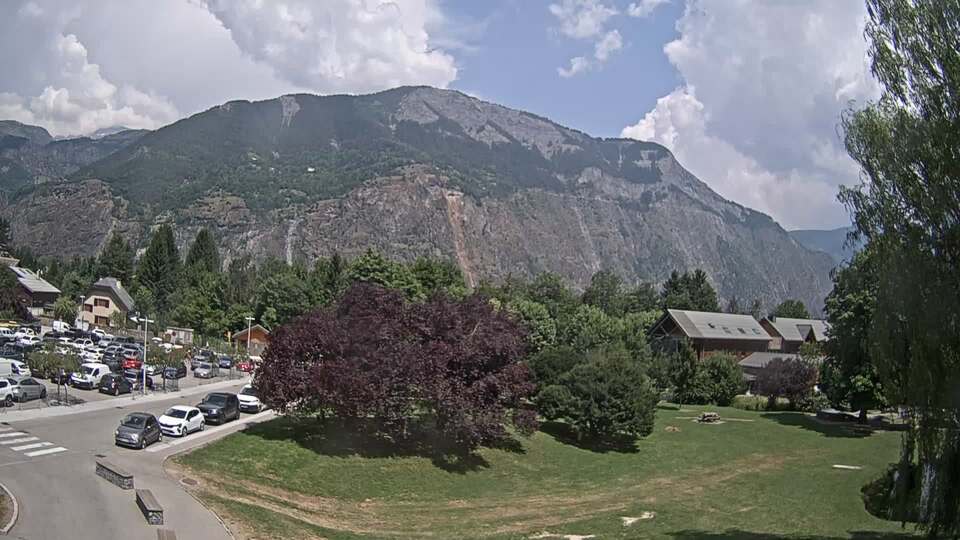 Webcam au niveau de la mairie du village du Bourg d'Oisans, aux pieds de l'Alpe d'Huez et aux portes du parc des Écrins