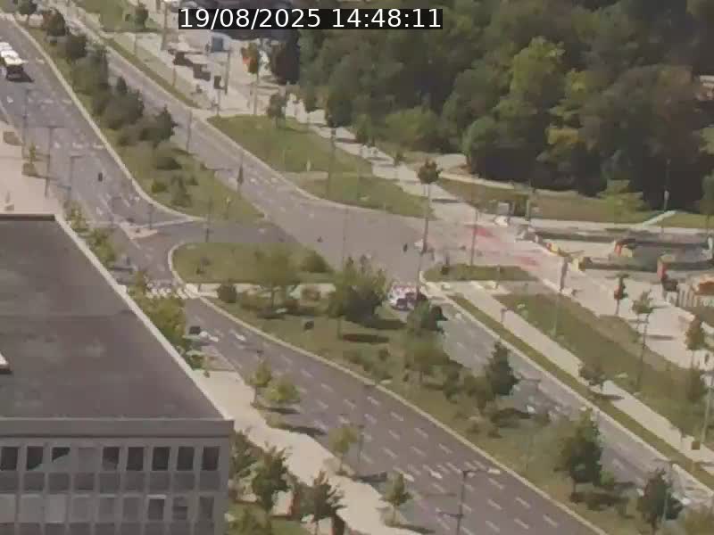 Webcam sur l'avenue John Fitzgerald Kennedy (N51) avec vue sur le Pont rouge (Pont Grande Duchesse Charlotte), l'arrêt Pfaffenthal et l'entrée du quartier Kirchberg