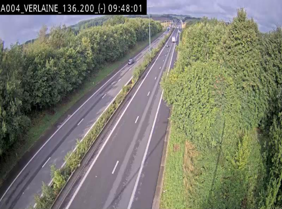 Webcam sur l'E411 à hauteur du pont surplombant la N40, à proximité de la sortie 26 Verlaine - Libramont-Chevigny. Vue orientée vers Namur
