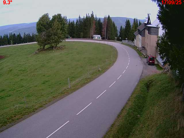 Webcam en haut du col du Ballon d'Alsace sur la D465 à 1075 mètres d'altitude dans les Vosges