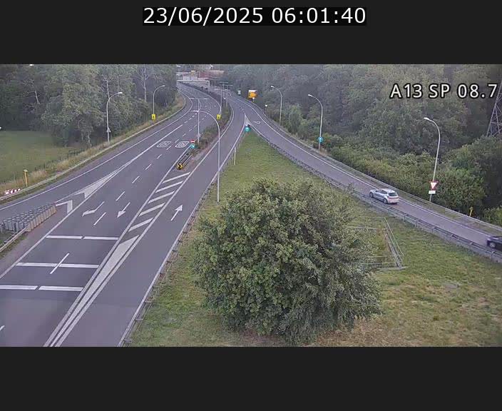 Traffic live webcam Luxembourg Jonction Lankelz - A13 direction Pétange - BK 8.7 