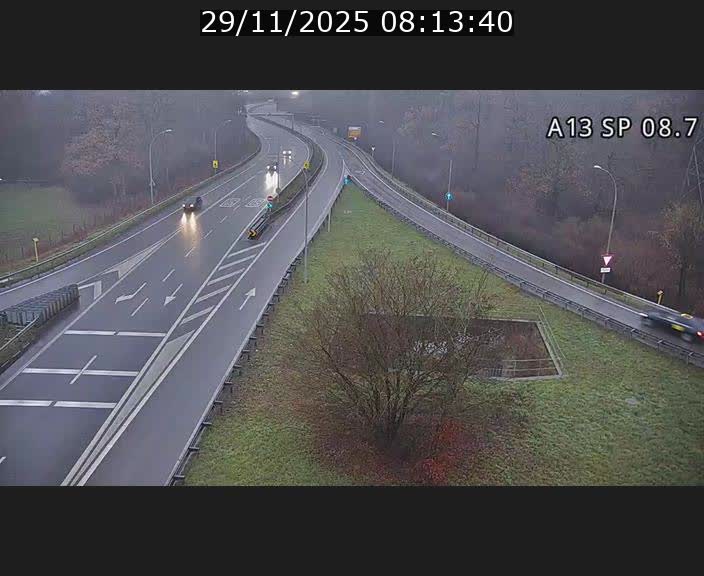 Traffic live webcam Luxembourg Jonction Lankelz - A13 direction Pétange - BK 8.7 
