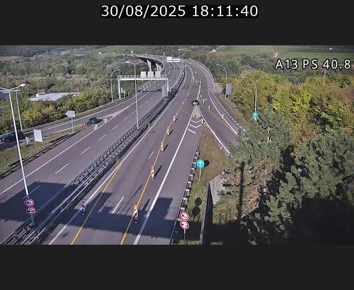 Webcam autoroute A13 à la sortie est du tunnel Markusbierg à Schengen. Vue sur le pont de la Moselle, vers l'Allemagne