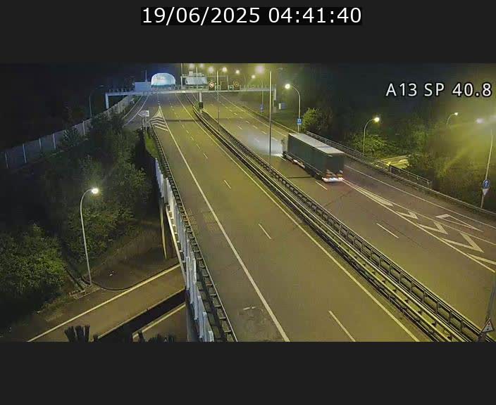 Webcam avec vue sur l'entrée côté allemand du tunnel Markusbierg à Schengen. Vue orientée vers le tunnel et Bettembourg
