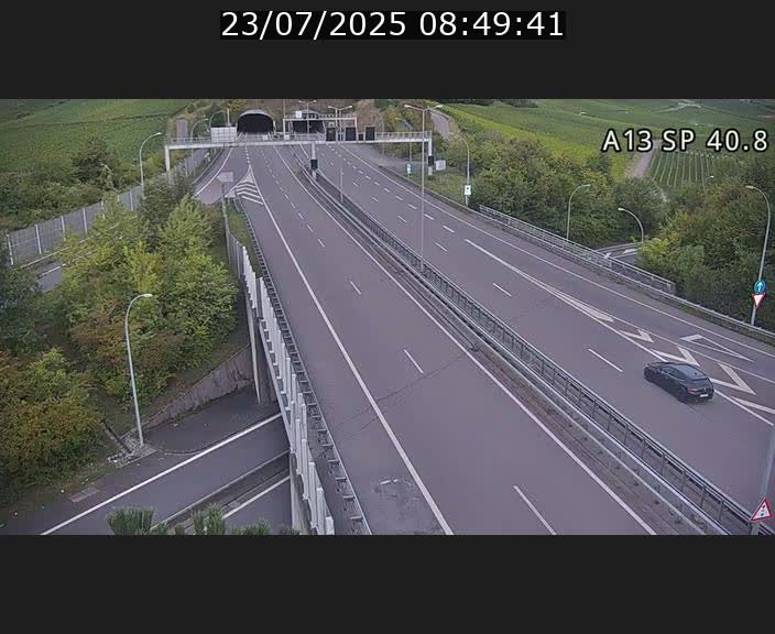 Webcam avec vue sur l'entrée côté allemand du tunnel Markusbierg à Schengen. Vue orientée vers le tunnel et Bettembourg
