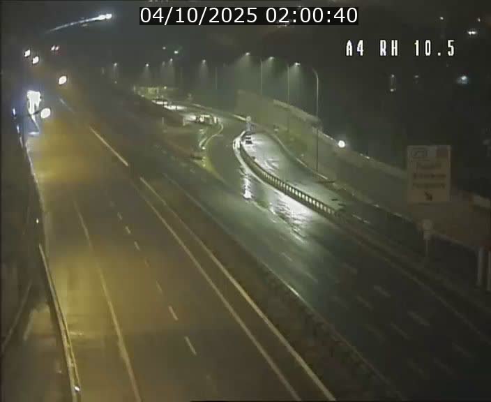 Traffic live webcam Luxembourg Pontpierre - A4 - BK 10.5 - direction Luxembourg
