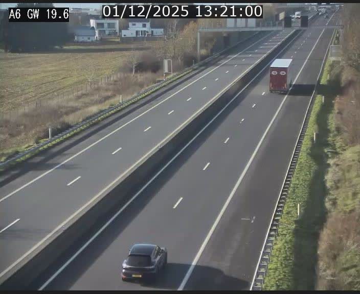Traffic live webcam Luxembourg - Steinfort - A6 - BK 19.6 - direction Belgique