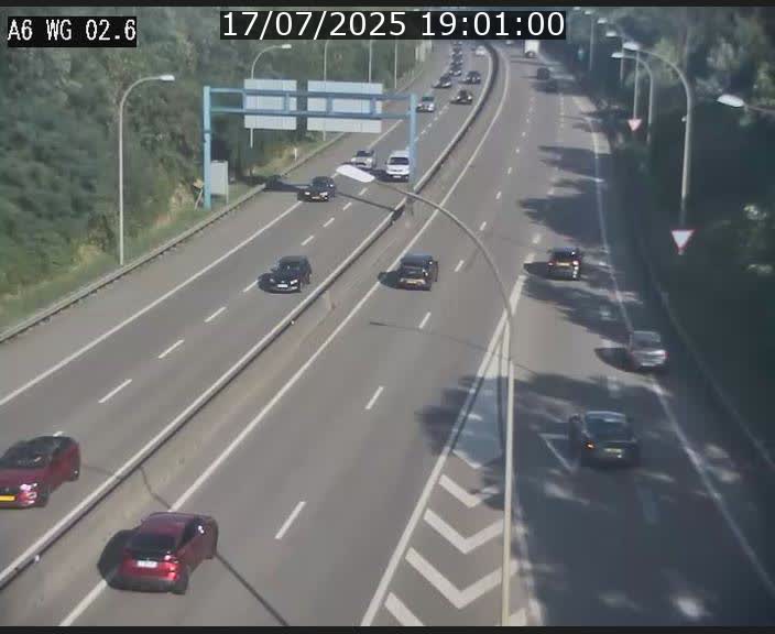 Traffic live webcam Luxembourg Croix de Cessange - A6 - BK 2.6 - direction France/Allemagne