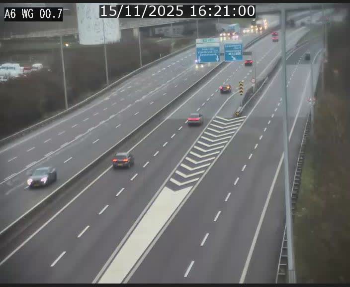 Traffic live webcam Luxembourg Croix de Cessange - A6 - BK 0.7 - direction A3 France