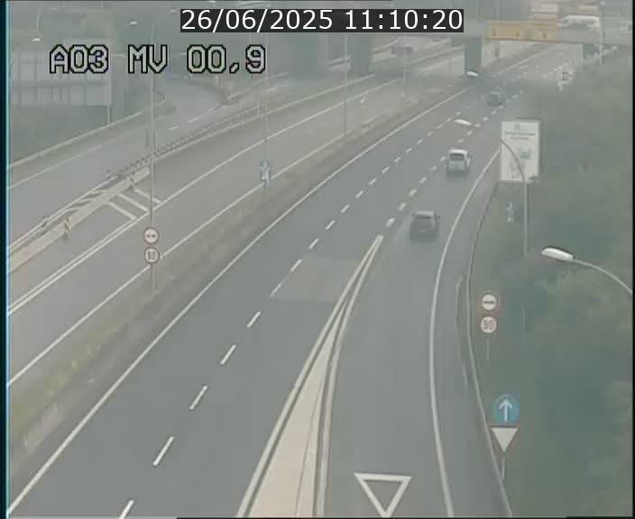 Traffic live webcam Luxembourg Croix de Gasperich - A3 - BK 0.4 - direction Luxembourg