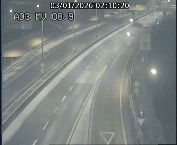 Traffic live webcam Luxembourg Croix de Gasperich - A3 - BK 0.4 - direction Luxembourg