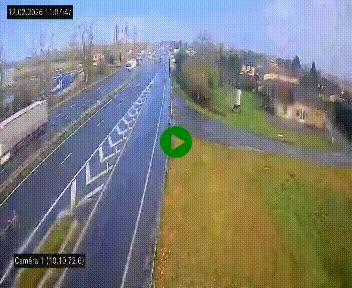 Vue en direct de l'autoroute A10 grâce à un drône situé au-dessus du péage de Virsac