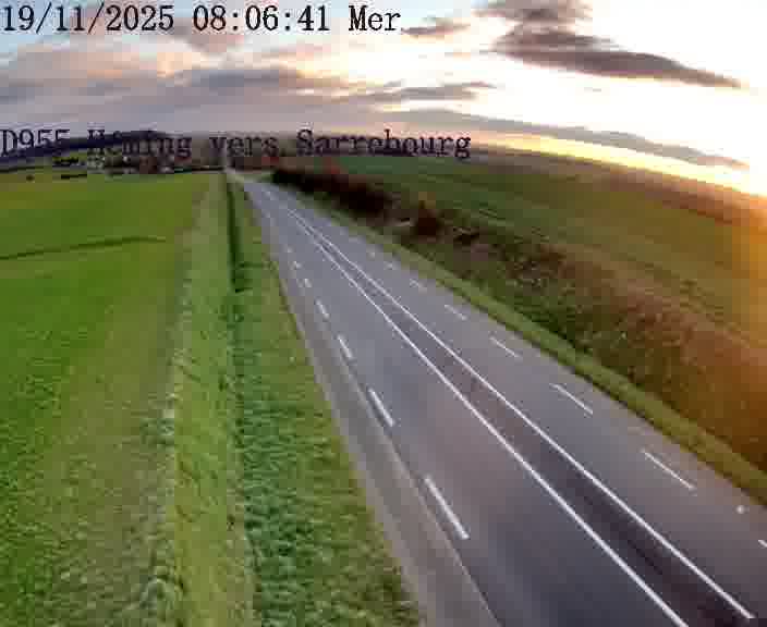 Caméra routière située sur D955 (France) à Heming, orientée vers Sarrebourg, surveillant en continu la circulation locale et régionale.