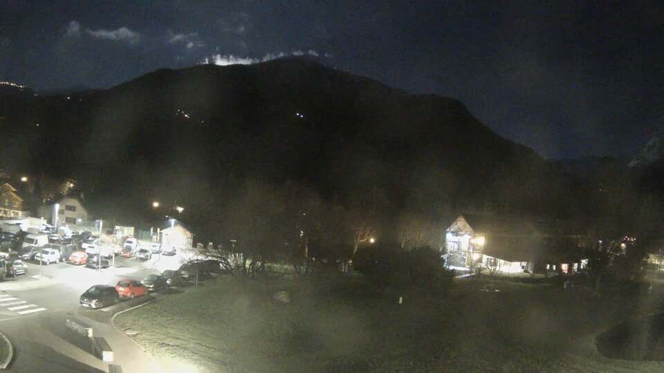 Webcam au niveau de la mairie du village du Bourg d'Oisans, aux pieds de l'Alpe d'Huez et aux portes du parc des Écrins