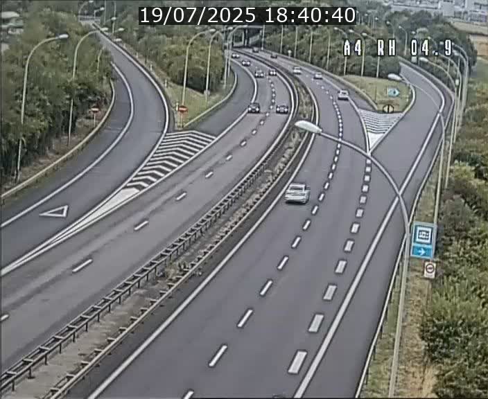 Traffic live webcam Luxembourg Leudelange - A4 - BK 4.9 - direction Luxembourg