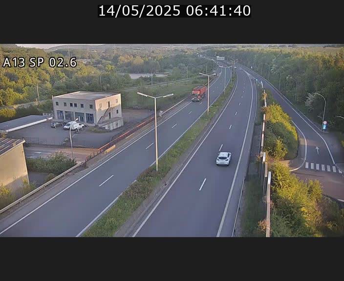 Traffic live webcam Luxembourg Sanem - A13 direction Pétange - BK 2.6