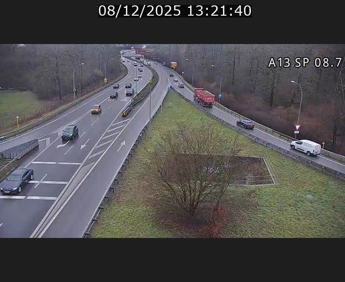 Traffic live webcam Luxembourg Jonction Lankelz - A13 direction Pétange - BK 8.7 