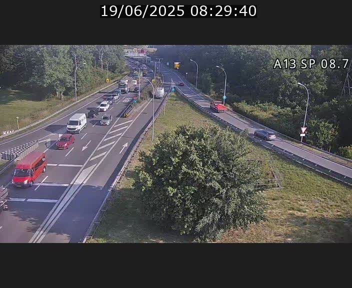 Traffic live webcam Luxembourg Jonction Lankelz - A13 direction Pétange - BK 8.7 