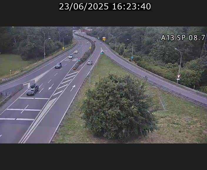 Traffic live webcam Luxembourg Jonction Lankelz - A13 direction Pétange - BK 8.7 